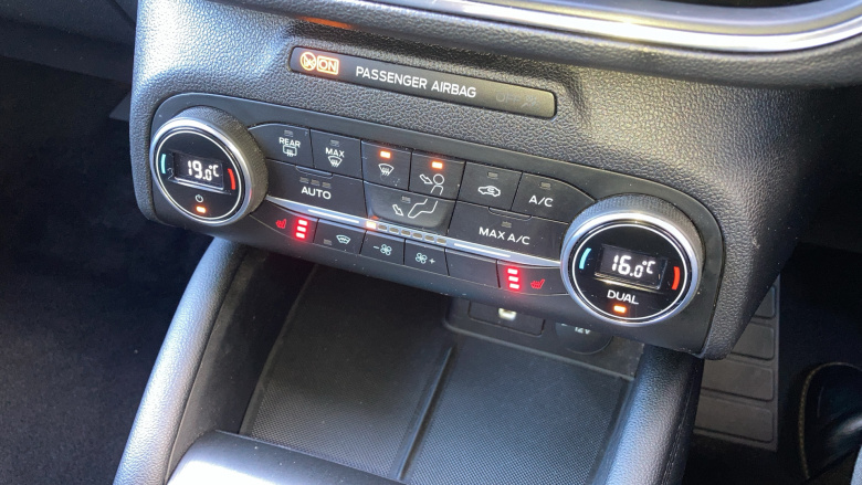 Ford Focus 1.0 EcoBoost 125 Titanium 5dr Auto Petrol Hatchback